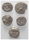 Griechische Münzen - Lots.


Milet (Ionien) / Selge (Pisidien) / Laranda (Lykaonien).

Lot (5 Stück, Silber): Diobol, Obol, Hemiobol, 5. - 4. Jhd...