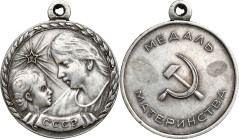Russia 
RUSSIA / RUSSLAND / РОССИЯ

Russia, USSR, Motherhood Medal, 1st degree 

Patyna.

Details: 18,22 g Ag 34 mm z uszkiem
Condition: 2 (EF...