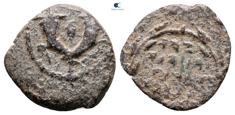 Judaea. Jerusalem. John Hyrcanus I 135-104 BC. 
Prutah Æ

14 mm, 1,18 g


...