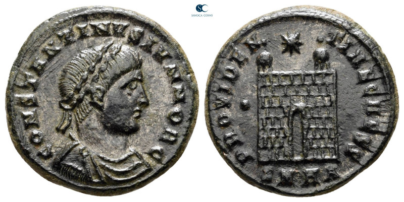 Constantine II, as Caesar AD 317-337. Heraclea
Follis Æ

18 mm, 3,33 g


...