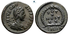 Theodosius I AD 379-395. Heraclea. Follis Æ