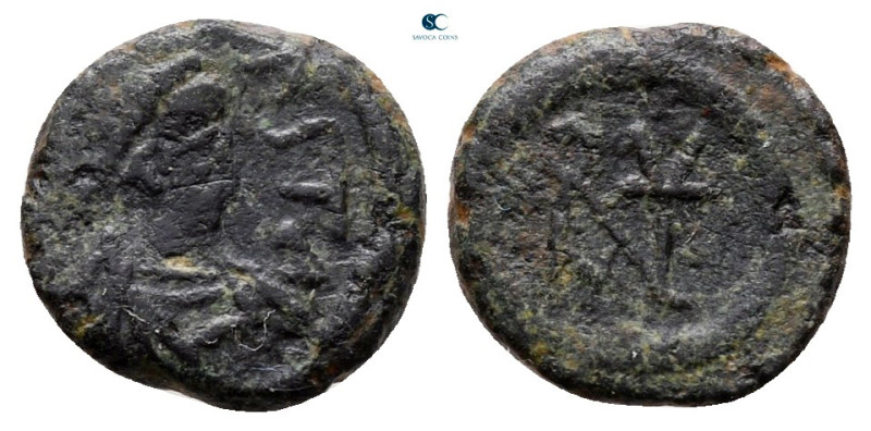 Anastasius I AD 491-518. Uncertain mint
Nummus Æ

10 mm, 0,89 g



nearly...