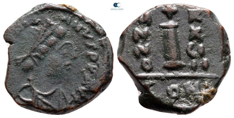 Justinian I AD 527-565. Constantinople
Decanummium Æ

18 mm, 3,87 g



ve...