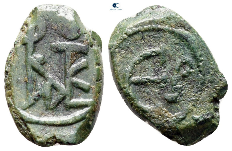 Justin II AD 565-578. Constantinople
Pentanummium Æ

17 mm, 2,09 g



ver...