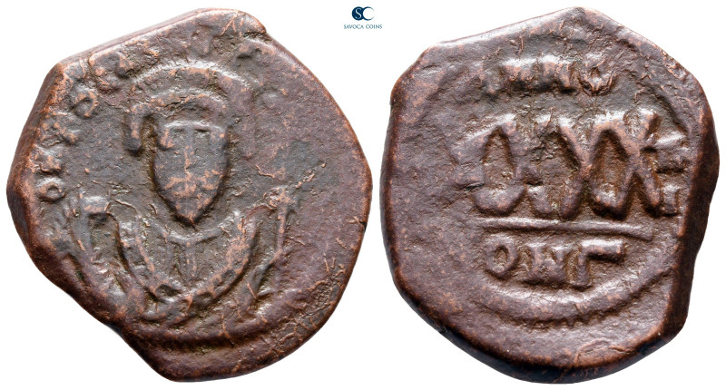 Phocas AD 602-610. Constantinople
Follis or 40 Nummi Æ

30 mm, 10,46 g


...