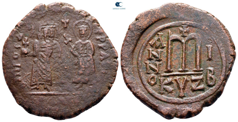 Phocas, with Leontia AD 602-610. Cyzicus
Follis or 40 Nummi Æ

31 mm, 11,89 g...
