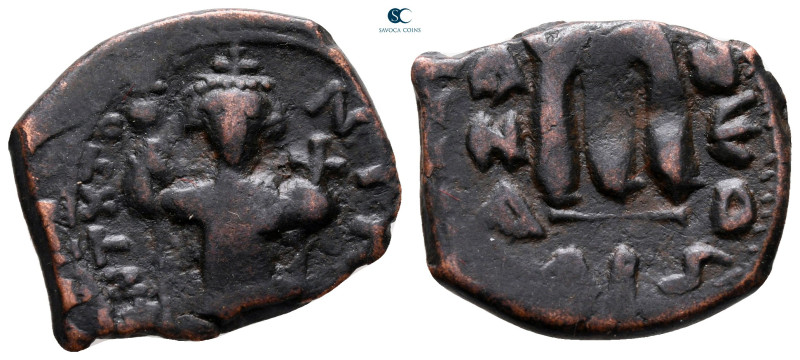 Constans II AD 641-668. Constantinople
Follis or 40 Nummi Æ

24 mm, 4,71 g
...