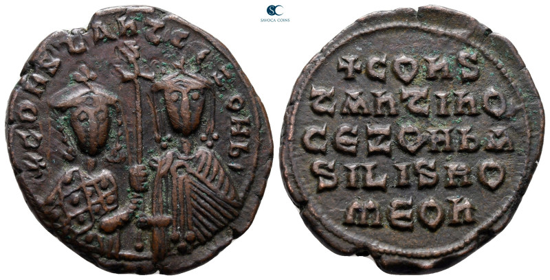 Constantine VII Porphyrogenitus, with Zoe AD 913-959. Constantinople
Follis Æ
...