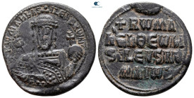 Romanus I Lecapenus AD 920-944. Constantinople. Follis Æ