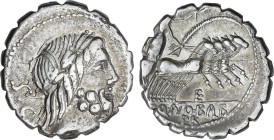 Denario. 83-82 a.C. ANTONIA. Q. Antonius Balbus. Anv.: S.C. Cabeza laureada de Júpiter a derecha. Rev.: Victoria en cuadriga a derecha, debajo E. En e...