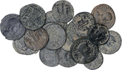 Lote 18 monedas Medio Centenional. Acuñadas el 330-340 d.C. CONSTANCIO II. AE. Todas las monedas con reverso: GLORIA EXERCITVS. Dos soldados, entre el...