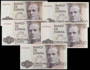 Lote 5 billetes 5.000 Pesetas. 23 Octubre 1979. Juan Carlos I. Serie 2V y 3V (4). Incluye trío correlativo. Ed-478a. SC.