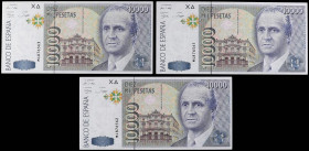 Lote 3 billetes 10.000 Pesetas. 12 Octubre 1992. Juan Carlos I. Serie M. Trío correlativo. Ed-485a. SC.
