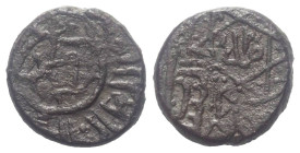 Osmanen. Süleyman I. (926 - 974 H. / 1520 - 1566).

 Mangir (Kupfer). Ohne Jahr. Amid.
Vs: Name und Titel.
Rs: Münzstätte.

14 mm. 2,14 g. 

E...