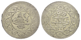Osmanen. Mahmud II. (1223 - 1255 H. / 1808 - 1839).

 20 Para = 1/2 Kurush (Silber). 1223 H. (Jahr 21). Kostantiniye.
Vs: Tughra, rechts im Feld Zw...