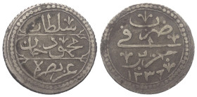 Osmanen. Mahmud II. (1223 - 1255 H. / 1808 - 1839).

 1/4 Budju (Silber). 1236 H. Cezayir.
Vs: Name und Titulatur.
Rs: Münzstätte und Jahr.

21 ...