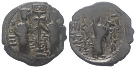 Zengiden von Halab. Nur ad-Din Mahmud bin Zengi (541 - 569 H. / 1146 - 1174).

 Dirham (Kupfer). Ohne Jahr. Halab.
Vs: Zwei Figuren in byzantinisch...