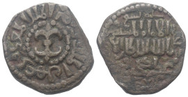 Zengiden von al-Jazira. al-Mu'azzam Mahmud (605 - 648 H. / 1209 - 1251).

 Dirham (Kupfer). 639 H. al-Jazira.
Vs: Titulatur und Name um Tamgha in F...