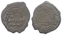 Menkujakiden (Mengücekiden). Fakhr ad-Din Baramshah (563 - 622 H. / 1167 - 1225).

 Fals (Kupfer). 570 H. Arzinjan (Erzincan).
19 mm. 3,08 g. 

Z...