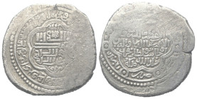 Ilkhaniden. Uljaytu (703 - 716 H. / 1304 - 1316).

 6 Dirhams (Silber). 71x H. Bazar.
Vs: Im Sechspass Shahadah und Münzstätte; außen die 12 Imame....