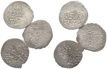 Islam - Lots.


Ilkhaniden. 
Ghazan Mahmud (694 - 703 H. / 1295 - 1304).

Lot (3 Stück, Silber): Dirham. Konya 699 H.
Vs: Shahadah in Fünfpass....