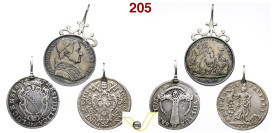 3 Monete in argento con appiggagnolo di sospensione tipico per gli argenti di medio modulo che raffigurano al rovescio figure sacre. Queste monete ven...