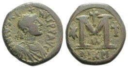 Justin I (518-527). Æ 40 Nummi (29mm, 15.78g, 6h). Nicomedia. Pearl-diademed, draped and cuirassed bust r.; cross above. R/ Large M flanked by star an...