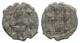 Constans II (641-668). Æ 40 Nummi (22mm, 3.03g, 12h). Constantinople. Constans standing facing, holding long cross. R/ Constantine IV, Heraclius and T...