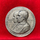 Medaglie papali. Pio XII (1939-1958). Medaglia 1958. Metallo argentato (71,14 g - 60,1 mm). Opus Mistruzzi. Rara. SPL