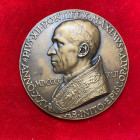 Medaglie papali. Pio XII (1939-1958). Medaglia XXV anniversario consacrazione espiscopale 1942 AE (82,96 g - 60 mm) opus Mistruzzi. Rara. qFDC