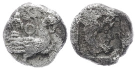 Thrace, Dikaia. AR Obol, 0.89 g 9.46 mm. Circa 500-450 BC.
Obv: Cock standing right.
Rev: Head of Herakles right, wearing lion's skin.
Ref: SNG Cop. (...