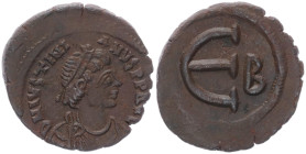 Justinian I, 527-568 AD. AE, Pentanummium. 3.48 g. 20.53 mm. Constantinople.
Obv: DN IVSTINI-ANVS PP A[VG]. Pearl diademed, draped, cuirassed bust ri...