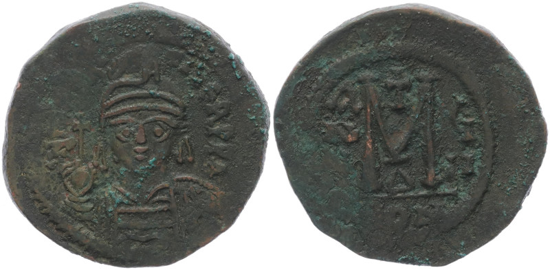 Maurice Tiberius (?) 582-602 AD, AE Follis. 12.28 g. 31.83 mm. Constantinople. 
...