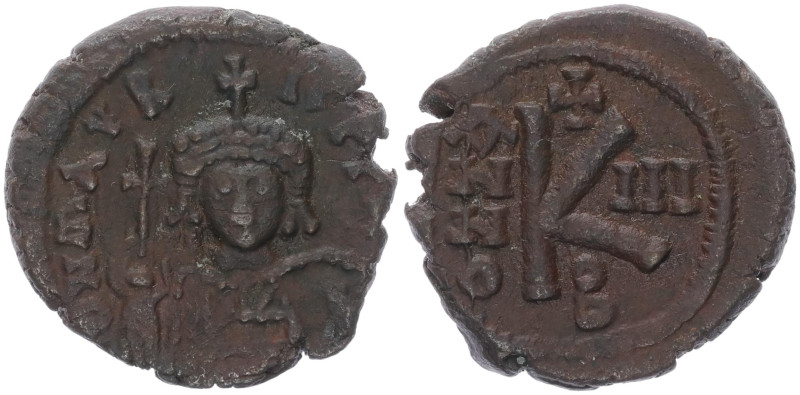 Maurice Tiberius 582-602 AD. AE Half Follis. 5.88 g. 21.39 mm. Constantinople.
O...