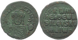 Constantine VII Porphyrogenitus with Romanus I, 913-959 AD. AE, Follis. 7.15 g. 27.03 mm. Constantinople.
Obv: + [RωM]AҺ ЬASILЄVS RωM. Frontal bust of...