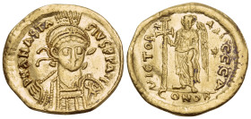 Anastasius I, 491-518. Solidus (Gold, 20 mm, 4.27 g, 7 h), Constantinople, 1st officina (A), 492-507. D N ANASTA-SIVS P P AVC Helmeted and cuirassed b...