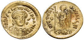 Justin I, 518-527. Solidus (Gold, 20 mm, 4.09 g, 6 h), Constantinople, 8th officina (H), 518-519. DN IVSTI-NVS PP AVI Diademed, helmeted and cuirassed...