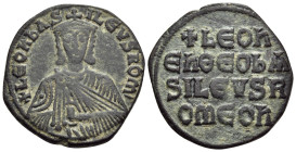 Leo VI the Wise, 886-912. Follis (Bronze, 25 mm, 6.25 g, 6 h), Constantinople. + LEOh BAS-ILEVS ROm' Crowned bust of Leo VI facing, wearing chlamys an...