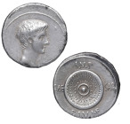 27 aC-14 dC. Augusto. Roma. Denario. Ag. 3,63 g. Rodela en reverso. IMP CAESAR DIVI F. Buen ejemplar. MBC+ / MBC. Est.750.