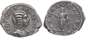 214 d C. Julia Domna. Roma. Denario. Ag. 2,91 g. IVLIA PIA FELIX AVG Busto de Julia Domna a la derecha /DIANA LVCIFERA Diana de pie al frente, con la ...