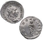 249-251 dC. Trajano Decio​. Roma. Antoniniano. Ag. 3,29 g. IMP C M Q TRAIANVS DECIVS AVG. Busto de Trajano Decio, radiado, drapeado,  con coraza, a de...