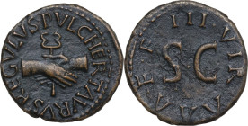 Augustus (27 BC - 14 AD). AE Quadrans, Pulcher, Taurus and Regulus as III Viri Monetales, 8 BC. Obv. PVLCHER TAVRVS REGVLVS. Clasped hands holding cad...