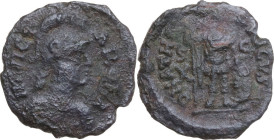 Ostrogothic Italy, Athalaric (526-534). AE Decanummium. Pseudo-Imperial Coinage. In the name of Justinian I. Roma, c. 526-534. Obv. INVICT-A ROMA Helm...