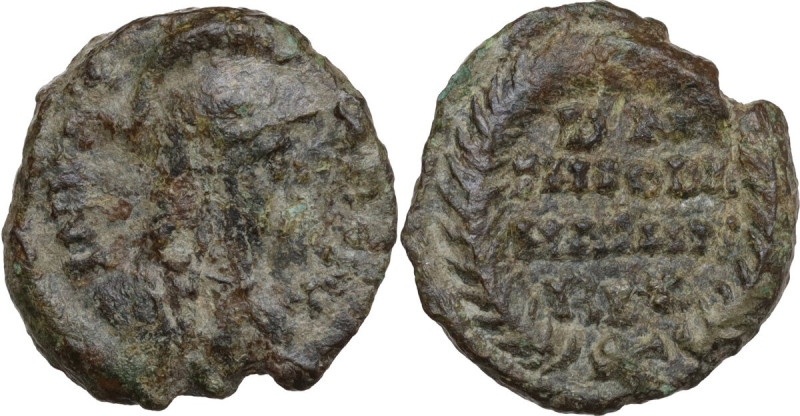 Ostrogothic Italy. Theodahad (534-536). AE Quarter follis or Decanummium. Ravenn...