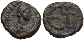 Justinian I (527-565). AE Pentanummium. Constantinople mint. Struck 543-565. Obv. Pearl-diademed, draped, and cuirassed bust right. Rev. Large E (mark...