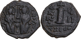 Justin II and Sofia (565-578). AE 10 Nummi (Decanummium). Theoupolis (Antioch) mint. Dated RY 7 (571/2). Obv. Nimbate figures of Justin and Sophia sea...