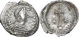 Justin II (565-578). AR Half Siliqua, Ravenna mint. Obv. D N IVSTI - NVS PPA. Diademed and cuirassed bust right, wearing imperial mantle. Rev. Christo...