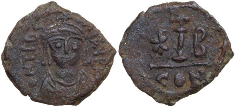 Maurice Tiberius (582-602). AE Decanummium. Constantinople mint, 2nd officina. O...