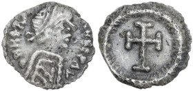 Heraclius (610-641). AR 120 Nummi or quarter Siliqua, Ravenna mint. Obv. DN HERA-CLIVS PP AV. Diademed bust right, beardless, wearing robe. Rev. Cross...