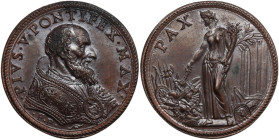 Pio V (1566-1572), Antonio Michele Ghislieri. Medaglia. D/ PIVS V PONTIFEX MAX. Busto a destra a capo nudo con piviale; sotto, F P. R/ PAX. Figura all...